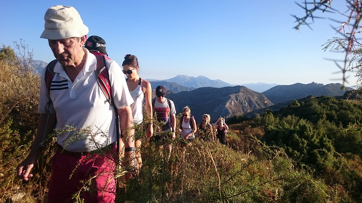 GUIDED HIKING TOUR Marbella Walking tour through the great outdoors. 03 | Team4you